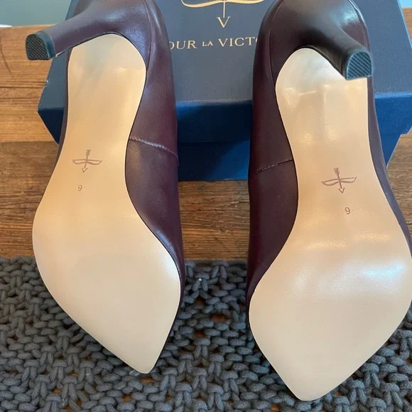 Pour La Victoire never worn size 9 burgundy heels - Picture 4 of 6